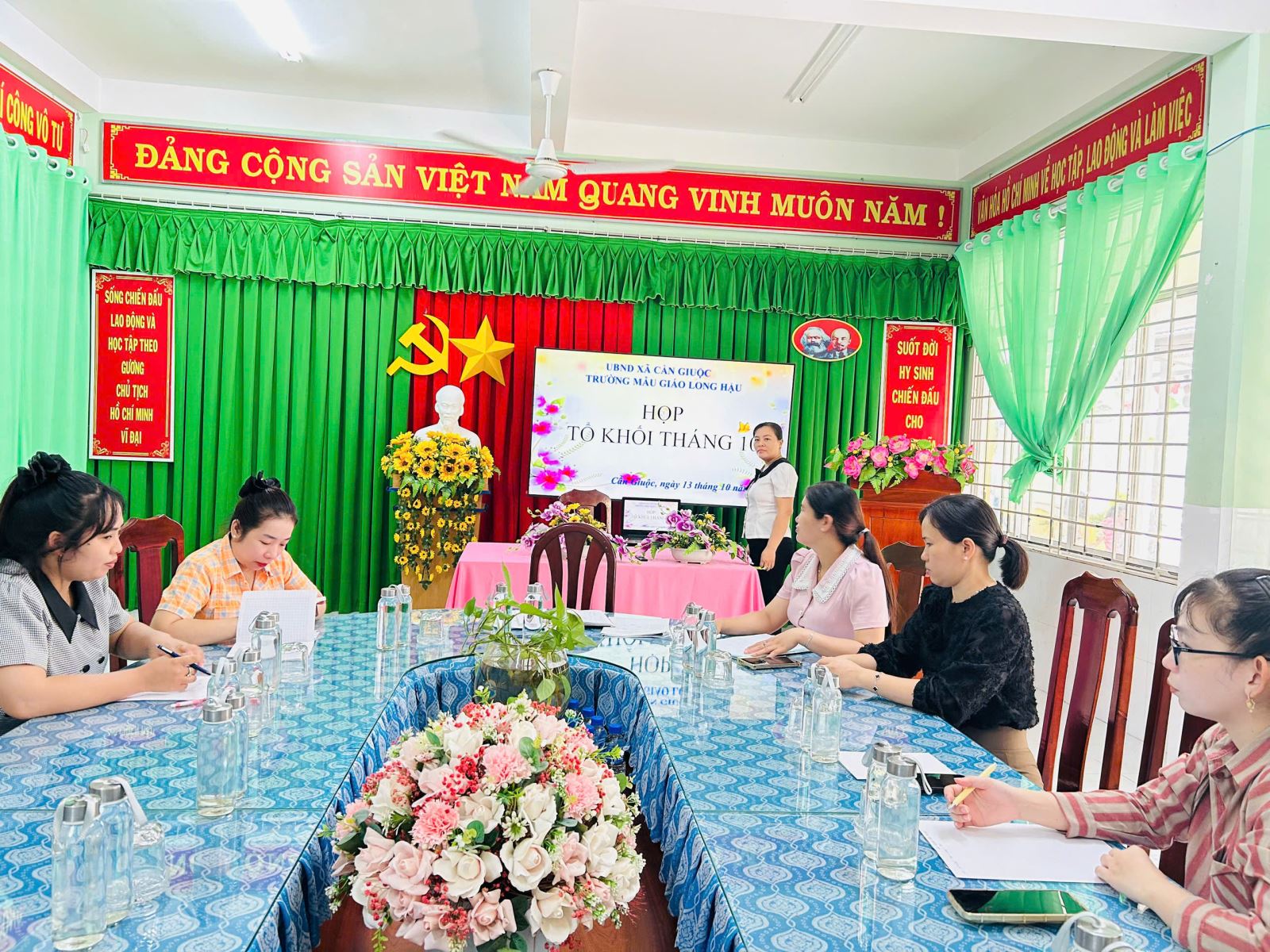 Họp tổ khối látháng 10/2025