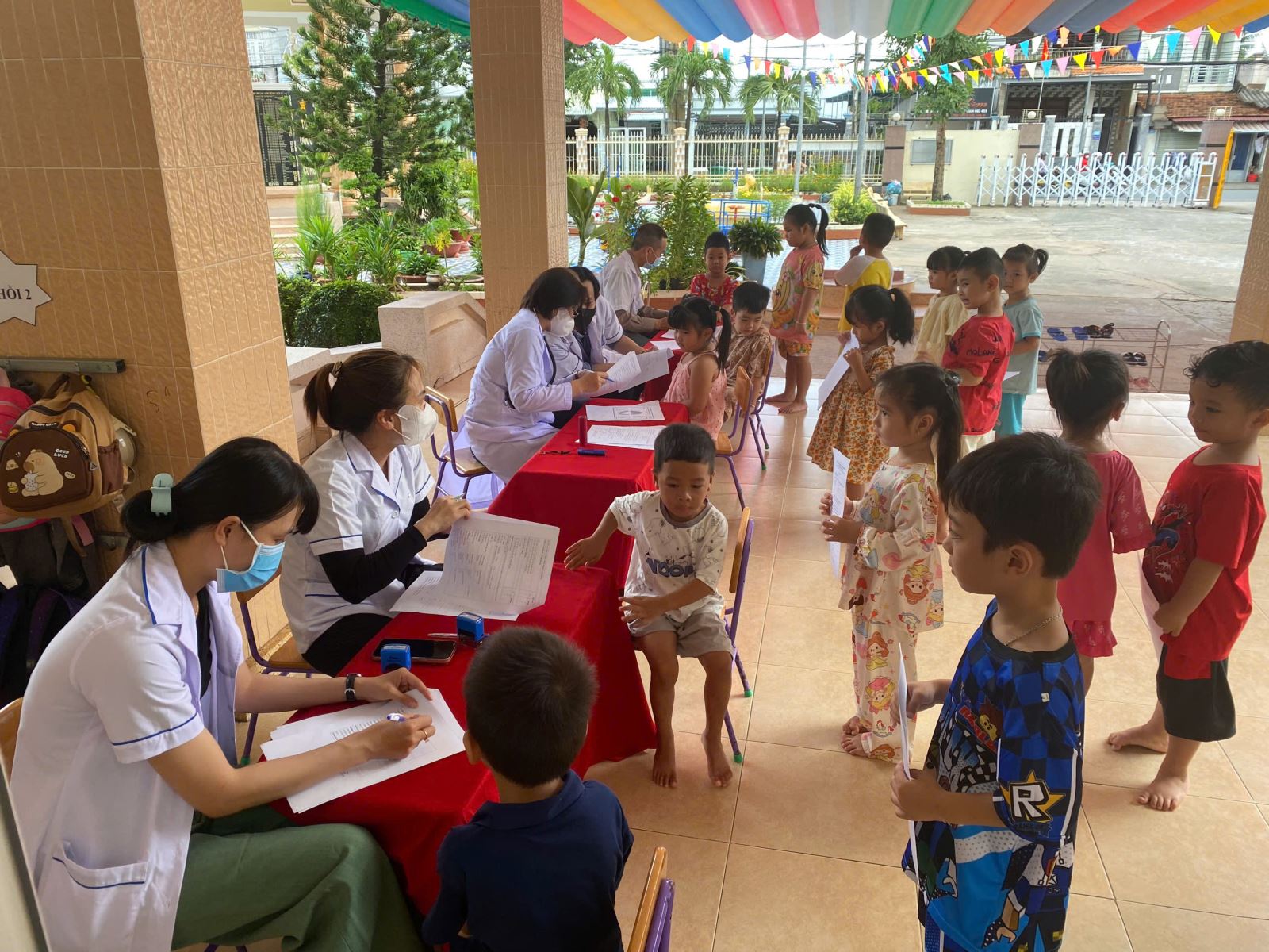 Trường MG Long Hậu phối hợp trạm y tế xã Cần Giuộc tổ chức kiểm tra sức khỏe đầu năm cho bé năm học 2026-2027