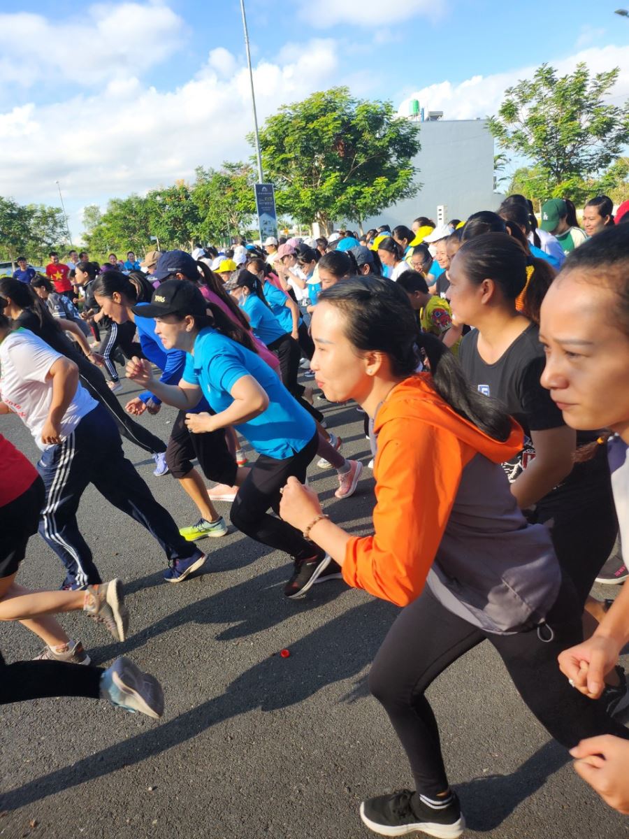 CĐCS MG Long Hậu tham gia giải chạy bộ “ bước chân người lao động - khỏe để lao động sản xuất” năm 2024