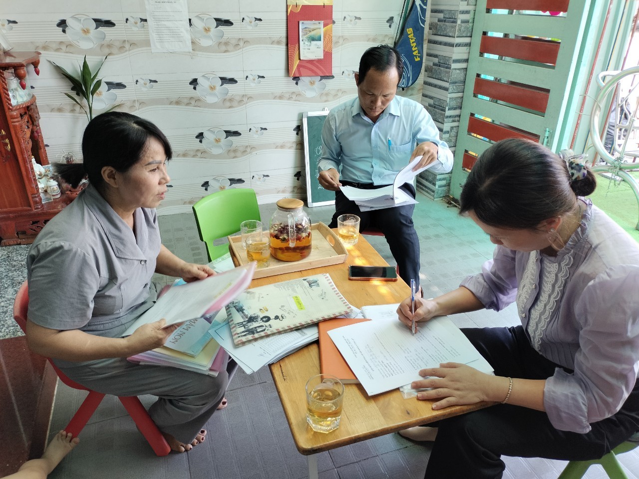 Trường MG Long Hậu tham mưu với UBND xã Long Hậu tăng cường công tác kiểm tra ngoài công lập nhằm tăng cường công tác quản lý, hỗ trợ công tác chuyên môn cho các điểm tư thục.