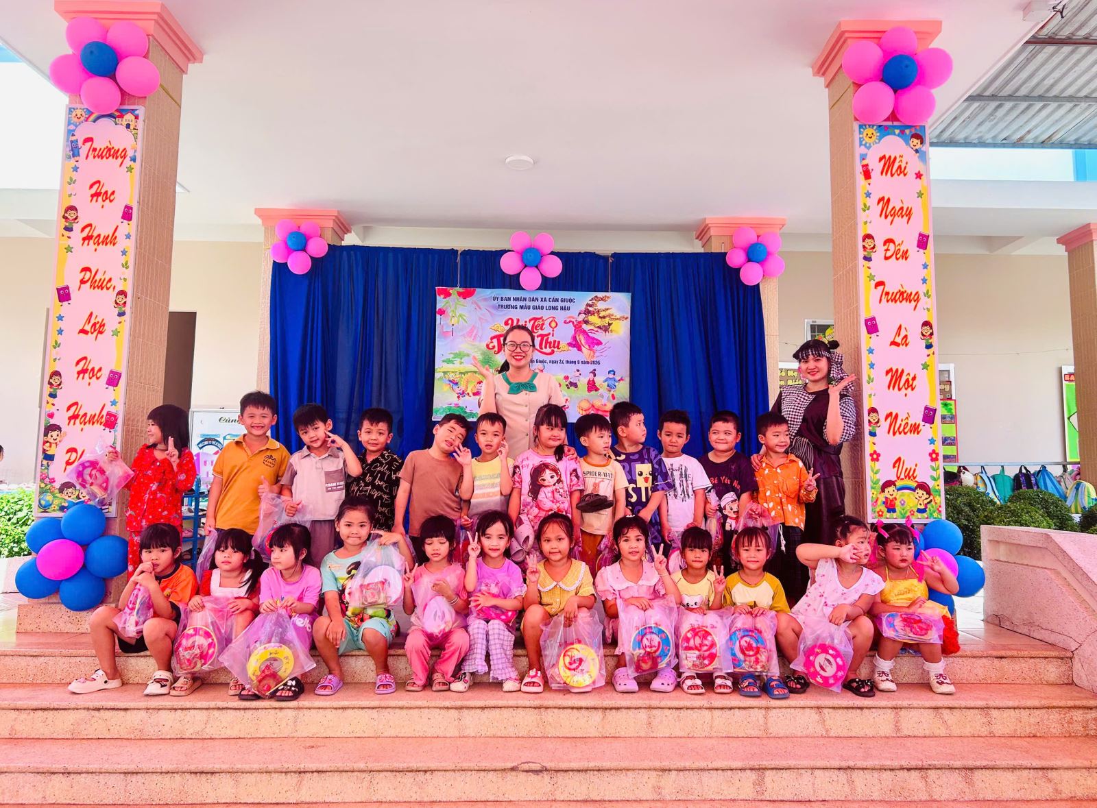 Trường MG Long Hậu tổ chức trung thu cho bé