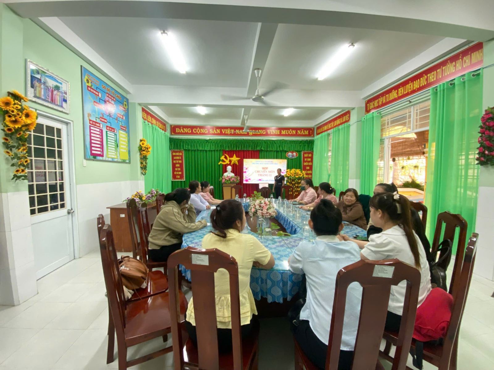 Họp tổ khối tháng 11/2025